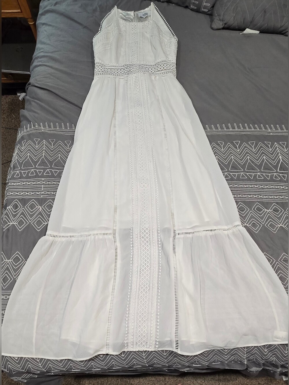 Belle Badgley Mischka Embroidered Eyelet Lace Detailed White Halter Dress Size 2